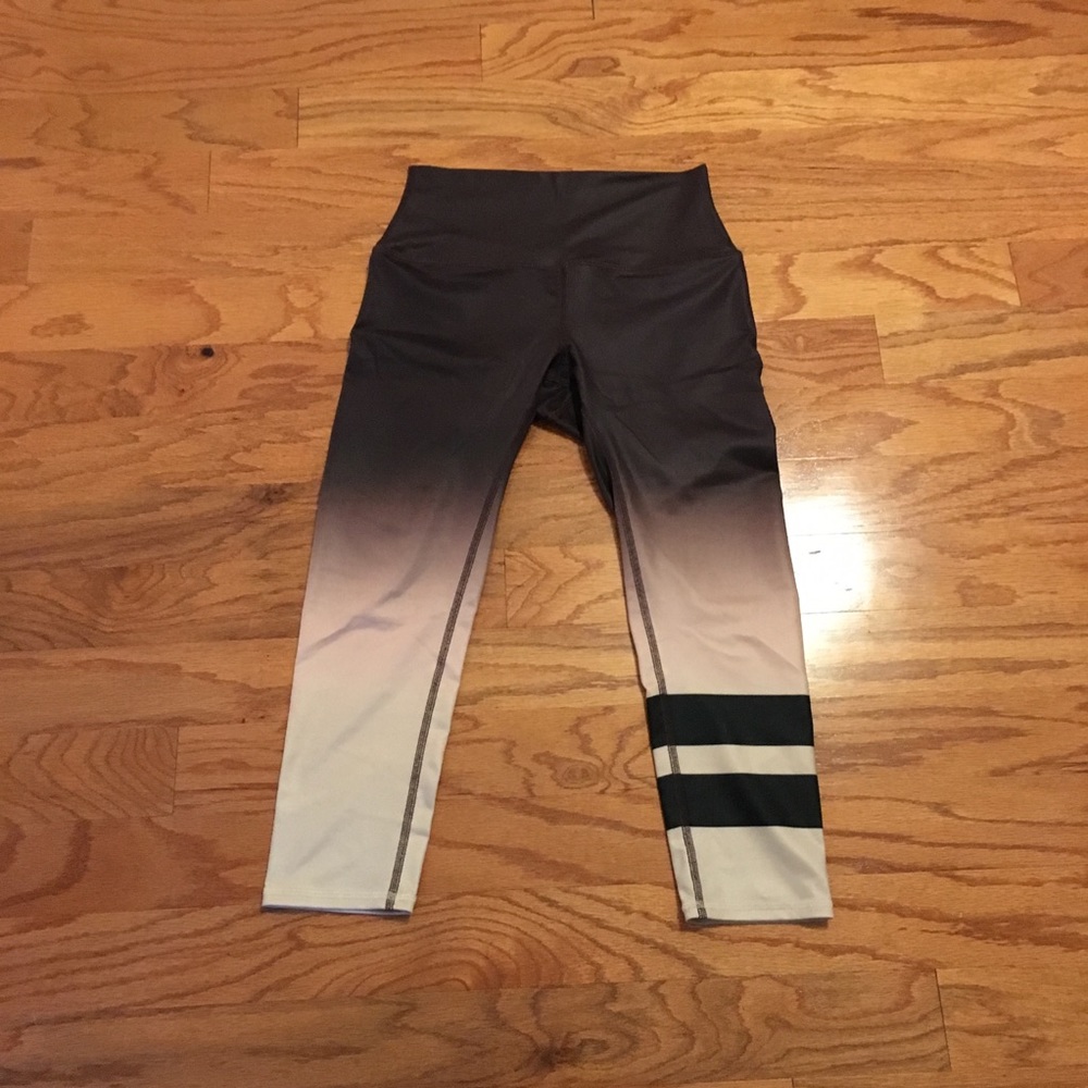 Alo Yoga High Waist Airbrush Capri Leggings